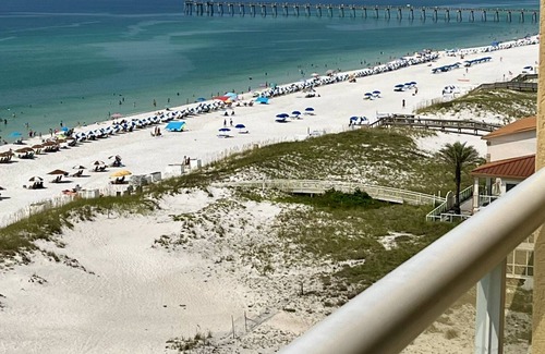Pensacola Beach Condo | 𝔾𝕦𝕝𝕗𝔽𝕣𝕠𝕟𝕥 Emerald Isle- "My Blue Heaven" 5-Star Reviews/Walk to All
