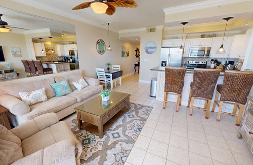 Fort Walton Beach Condo | Gulfside DW 611 w/Beach Service