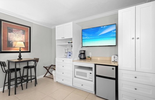 Whitney Beach Apartment | Gulfside Resort on Longboat Key Silver Sands Gulf Beach Resort #241A by RVA