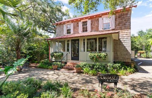 Saint Simons Island House | Gull Cottage and Guest House - 757 Ocean Blvd