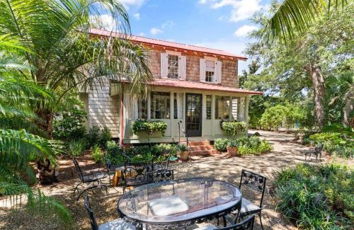 Saint Simons Island House | Gull Cottage and Guest House - 757 Ocean Blvd
