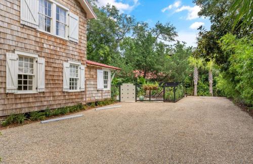 Saint Simons Island House | Gull Cottage and Guest House - 757 Ocean Blvd