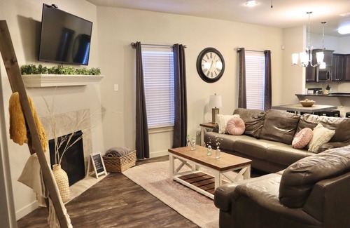 North Overton House | Guns Up Getaway N. Overton. Spacious 3-3 with optional studio. Walk to campus.