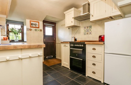 Chysauster Cottage | GURNARD'S COTTAGE, pet friendly, with open fire in St Ives