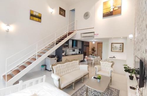Downtown George Town Apartment | Gurney Duplex/2bedrooms/8pax