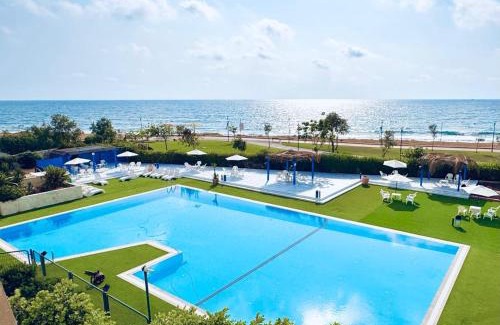 Nahariya Apartment | GW009 Gugel Waves Patio and Pool Seaview Apartment