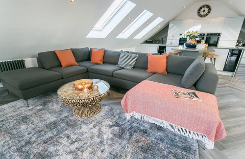 Rhosneigr Cottage | Gwel y Mor - sea views in Rhosneigr - sleeps six guests in three bedrooms