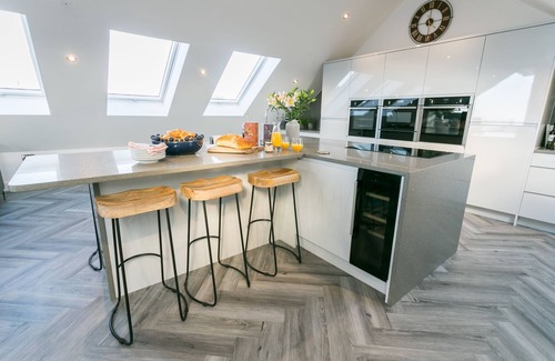 Rhosneigr Cottage | Gwel y Mor - sea views in Rhosneigr - sleeps six guests in three bedrooms