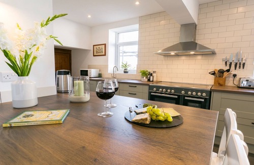 Nefyn Cottage | Gwelfor - a sea view that sleeps 8 guests in 4 bedrooms
