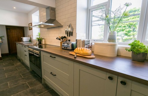 Nefyn Cottage | Gwelfor - a sea view that sleeps 8 guests in 4 bedrooms