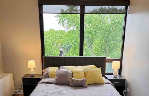 Rockford Apartment | GYM, Pool, Free Parking, High speed internet