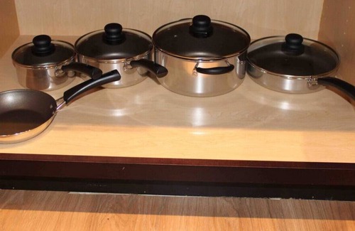Rockford Apartment | GYM, Pool, Free Parking, High speed internet