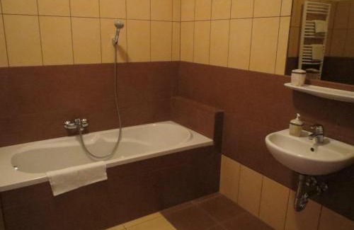 Sopron Bed & Breakfast | Hét Pecsét Fogadó Étterem