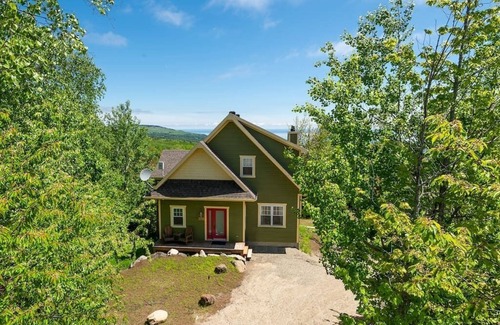 Saint-Joseph-de-la-Rive Ski Chalet | Hôtel à la maison - Le toit du Monde, Vue et spa