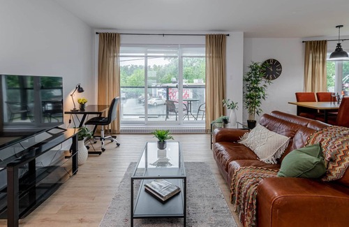 La Haute-Saint-Charles Apartment | Hôtel à la maison - Condo la Réserve 57