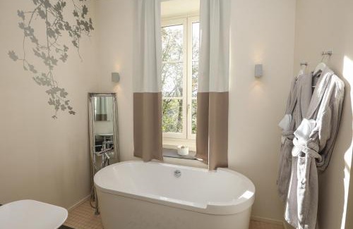 Brive-la-Gaillarde Hotel | Hôtel Château de Lacan