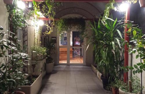 Amerique Hotel | Hôtel De La Perdrix Rouge