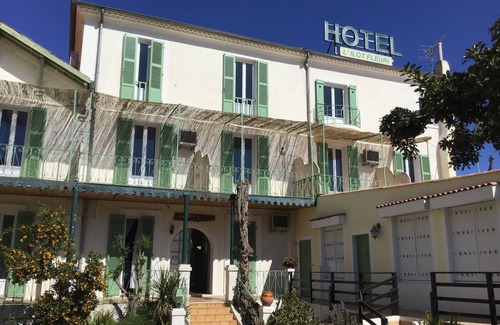 Le Lavandou Hotel | Hôtel L'ÎLOT FLEURI