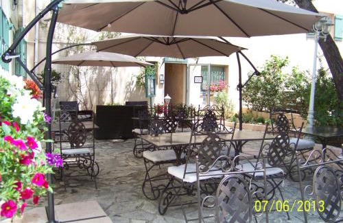 Six-Fours-les-Plages Hotel | Hôtel Le Clos des Pins