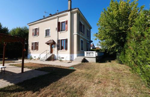 Les Abrets en Dauphine Apartment | Hôtel Particulier - Piscine & Spa