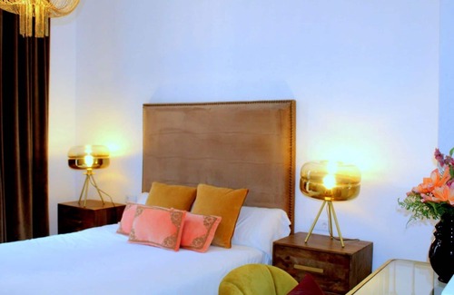 Alfalfa Hotel | H Doble Roomsole - One Bedroom Hotel, Sleeps 2