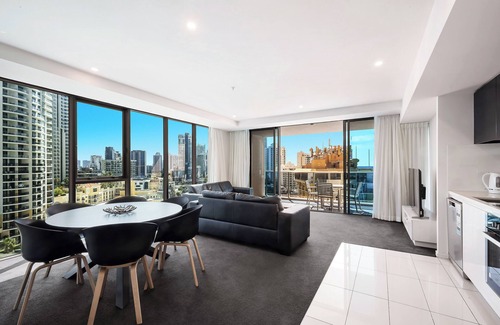 Surfers Paradise Apartment | H Residences Level 10, Ocean, Free Wi-Fi, Parking, Foxtel