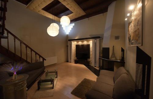 Arad Apartment | H & V Residence - Split Level Apartment