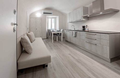Santo Stefano al Mare Apartment | 𝐇11 [Little Pearl] a step away from the Sea