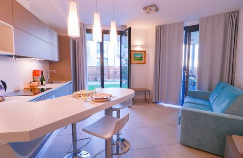 Santo Stefano al Mare Apartment | 𝐇11 [Luxury 9A] - Port - Pool - Jacuzzi