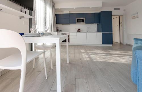 Santo Stefano al Mare Apartment | H11 [Luxury 12B] Porto - Piscina - Jacuzzi