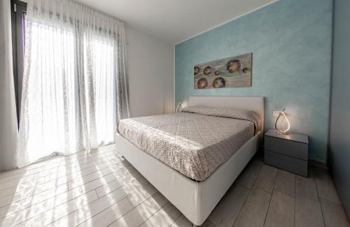 Santo Stefano al Mare Apartment | H11 [Luxury 12B] Porto - Piscina - Jacuzzi