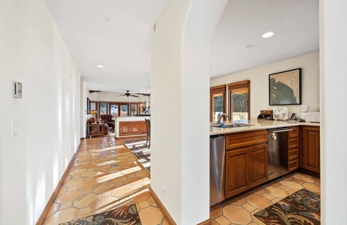 Avalon Condo | H1786 - Corner Villa with Stunning Ocean Views, Cart, 9 STEPS, fireplace