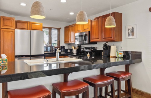Avalon Condo | H1788: Stunning 2 Bed, 2 Bath Condo With Wrap Around Balcony, 7steps, Golf Cart