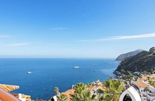 Avalon Condo | H1788: Stunning 2 Bed, 2 Bath Condo With Wrap Around Balcony, 7steps, Golf Cart