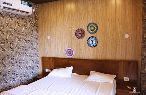 Bullawala Hotel | H3-Peacock Feather (Hotel Near Sahastradhara)
