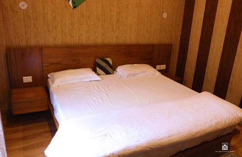 Bullawala Hotel | H3-Peacock Feather (Hotel Near Sahastradhara)
