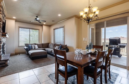 St. George House | H4 Coral Springs Resort sleeps 8 guests, 3bd and 2 bathrooms with an outdoor fireplace