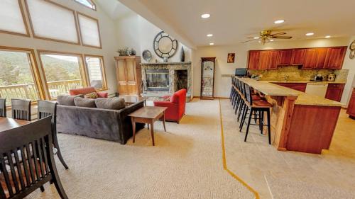Bretton Woods House | H5 Luxurious StoneHill Townhome with magnificent ski slopes view, hot tub!
