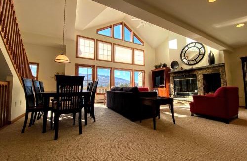 Bretton Woods House | H5 Luxurious StoneHill Townhome with magnificent ski slopes view, hot tub!