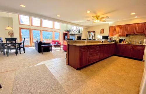 Bretton Woods House | H5 Luxurious StoneHill Townhome with magnificent ski slopes view, hot tub!