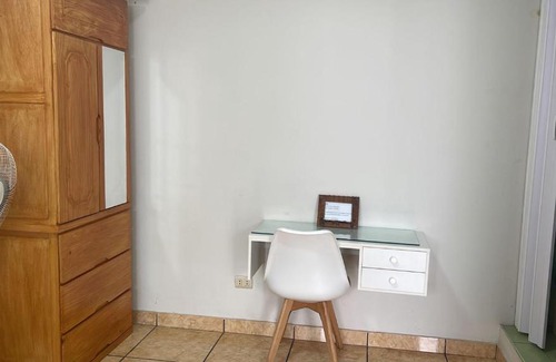 Santiago de Surco House | Habitación Alborada 2 con baño privado