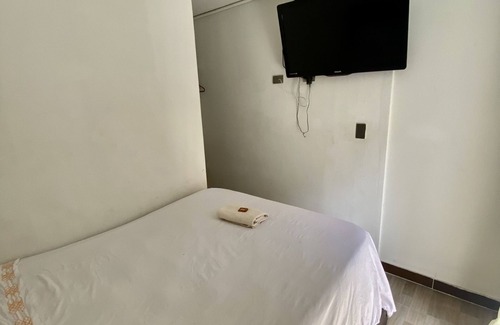Villavicencio House | Habitación con Baño Privado y Entrada Independiente