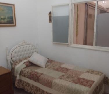 Caballito House | Habitaciónes privadas doble y single con baño compartido en casa familiar