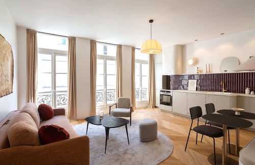 Strasbourg -Saint-Denis Apartment | Habitat Parisien - 1 BR A/C - Montorgueil Lune II