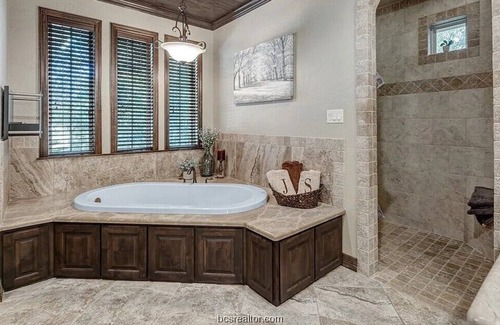 Wellborn House | Hacienda del "L"- Private-Perfect for Game Wknds!