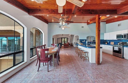 Canyon Lake House | Hacienda Vista Lago at Canyon Lake-5 min from lake