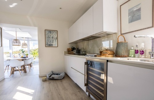 Rhosneigr Cottage | Hafan : Pet-Friendly 3‑Bed Bungalow with Sea Views in Rhosneigr | Managed by Anglesey Holiday Lettin