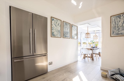 Rhosneigr Cottage | Hafan : Pet-Friendly 3‑Bed Bungalow with Sea Views in Rhosneigr | Managed by Anglesey Holiday Lettin