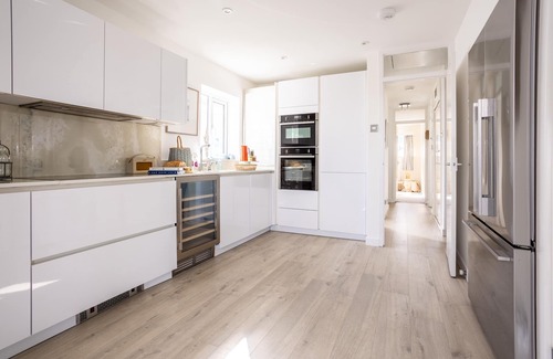 Rhosneigr Cottage | Hafan : Pet-Friendly 3‑Bed Bungalow with Sea Views in Rhosneigr | Managed by Anglesey Holiday Lettin