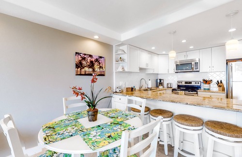 Kihei House | Hale Kai O Kihei Condo w/Ocean View, Shared W/D-Waves Await